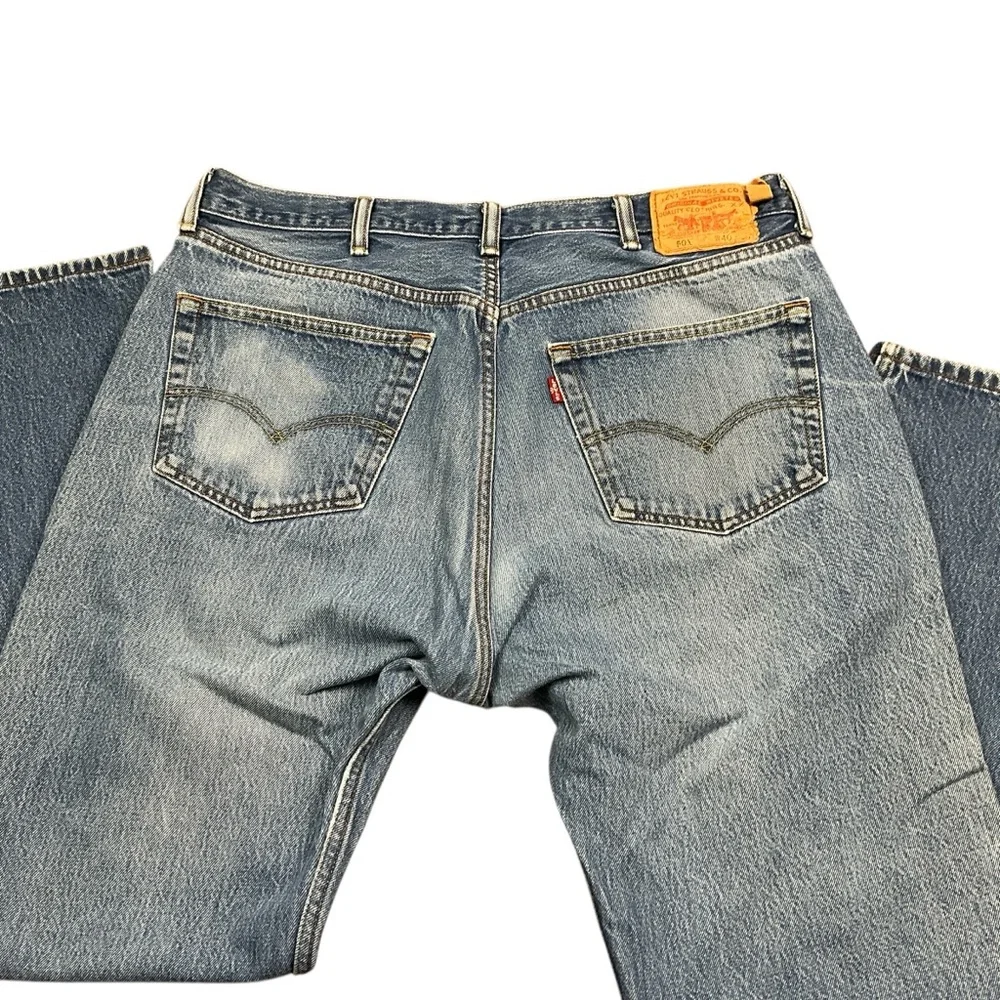 Y2K Levi’s 501 button fly medium wash straight leg jeans 36 x 31